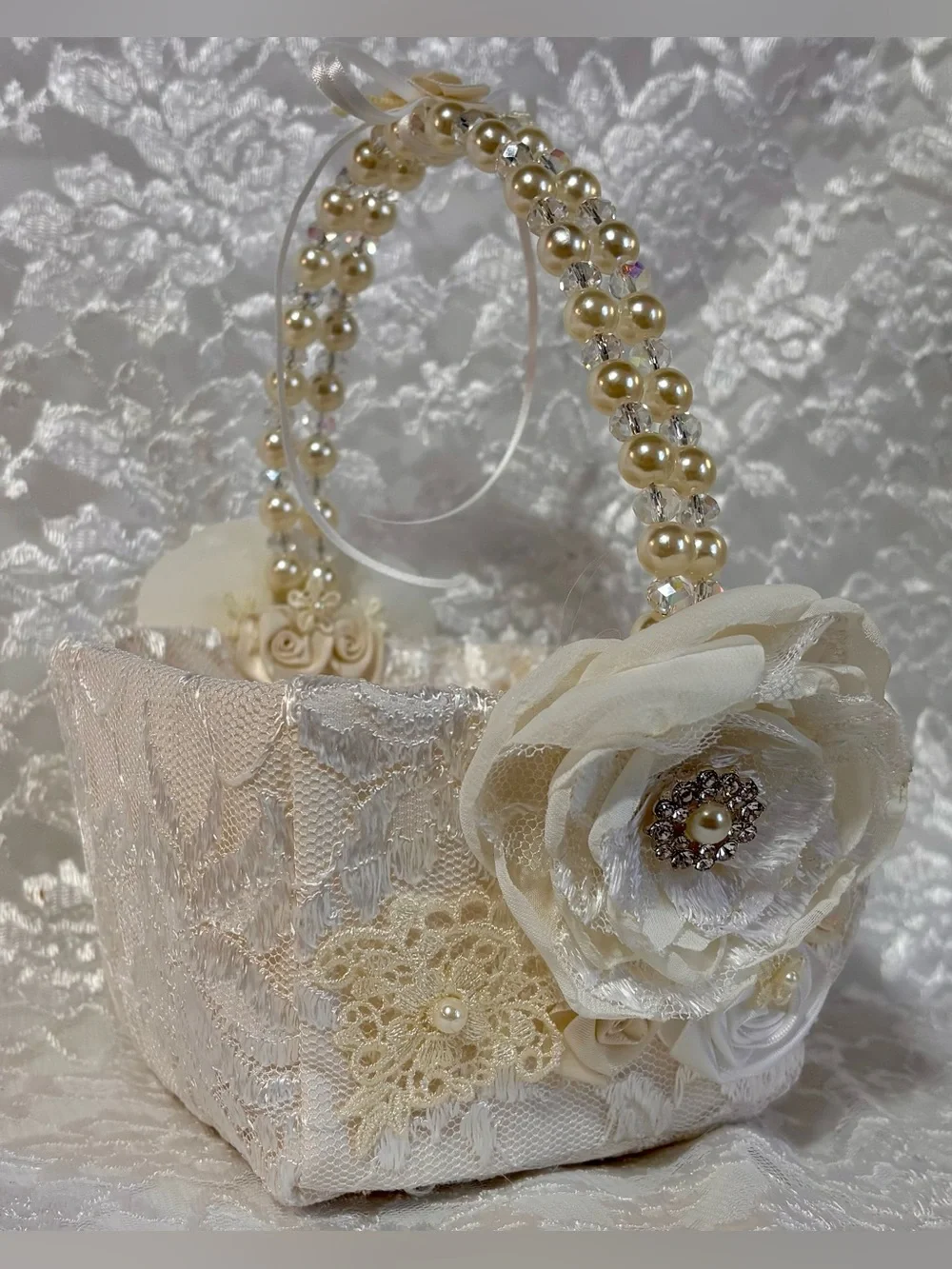 🤍 Ivory White and Cream Ring Pillow and Flower Basket Set